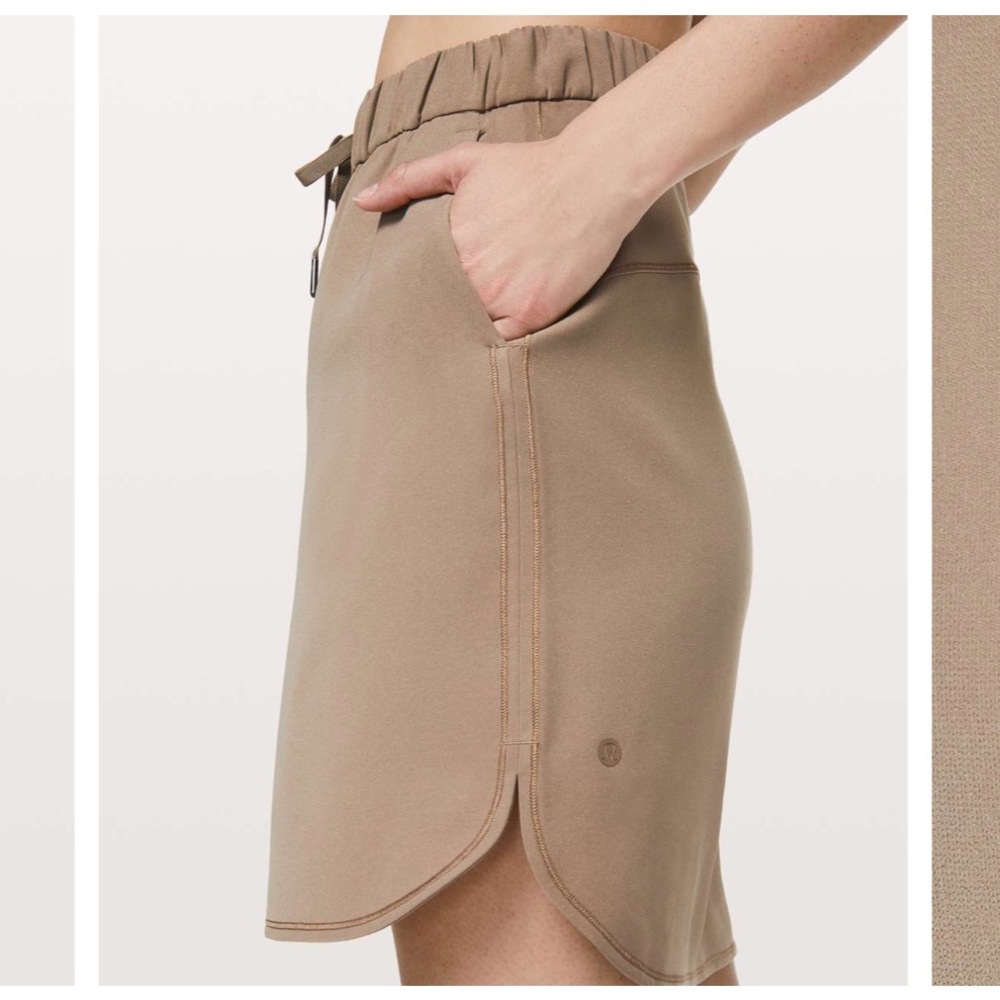 Lululemon women’s On The Fly skirt